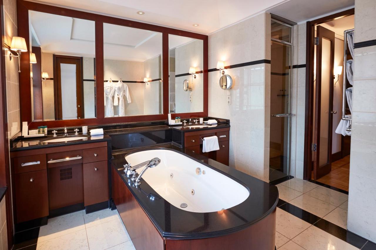 Hotel Adlon Kempinski Berlin photo