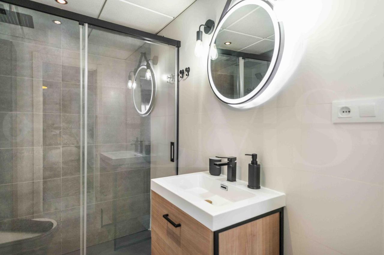 Modern Studio with Private Rooftop Terrace by REMS - 3