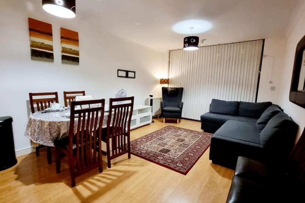 Entire Home in East London E3 near Bromley By Bow Station