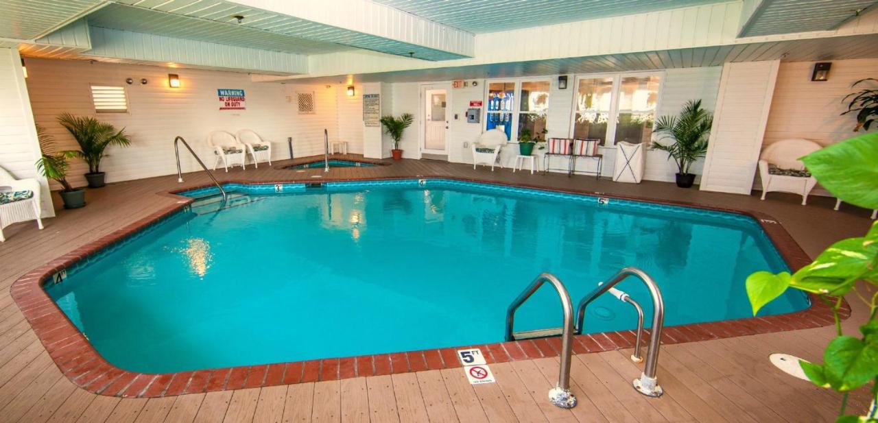 Heated swimming pool: The Islander Inn