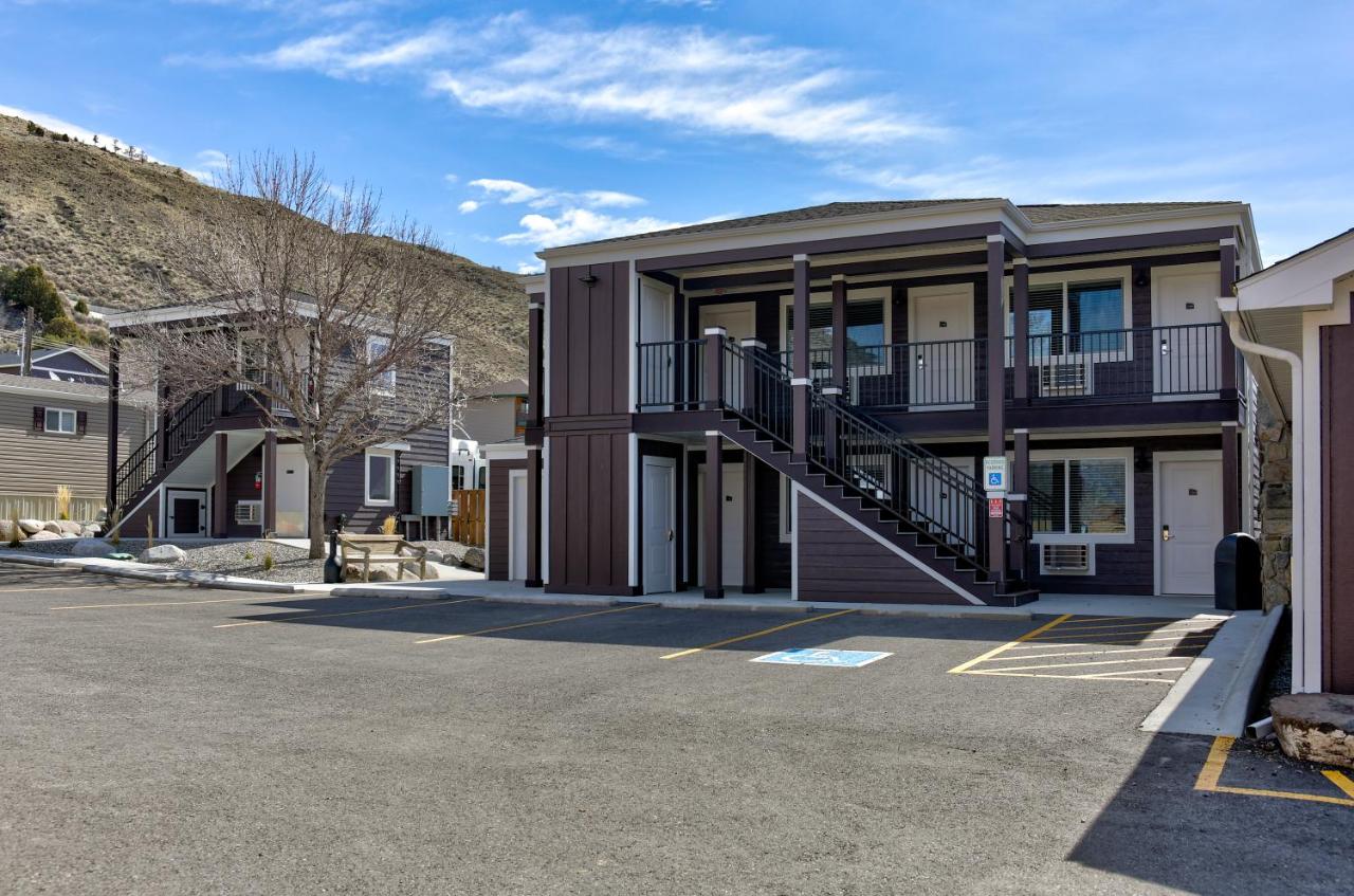 Roosevelt Hotel & Cabins - Yellowstone — photo 17