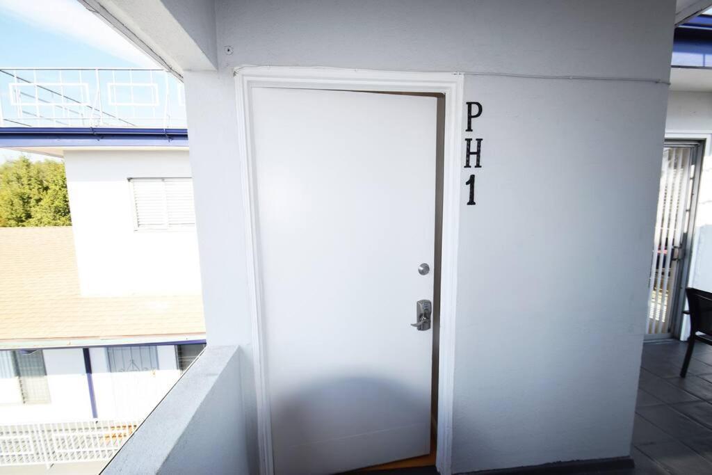 Hollywood Business Apartments — photo 15