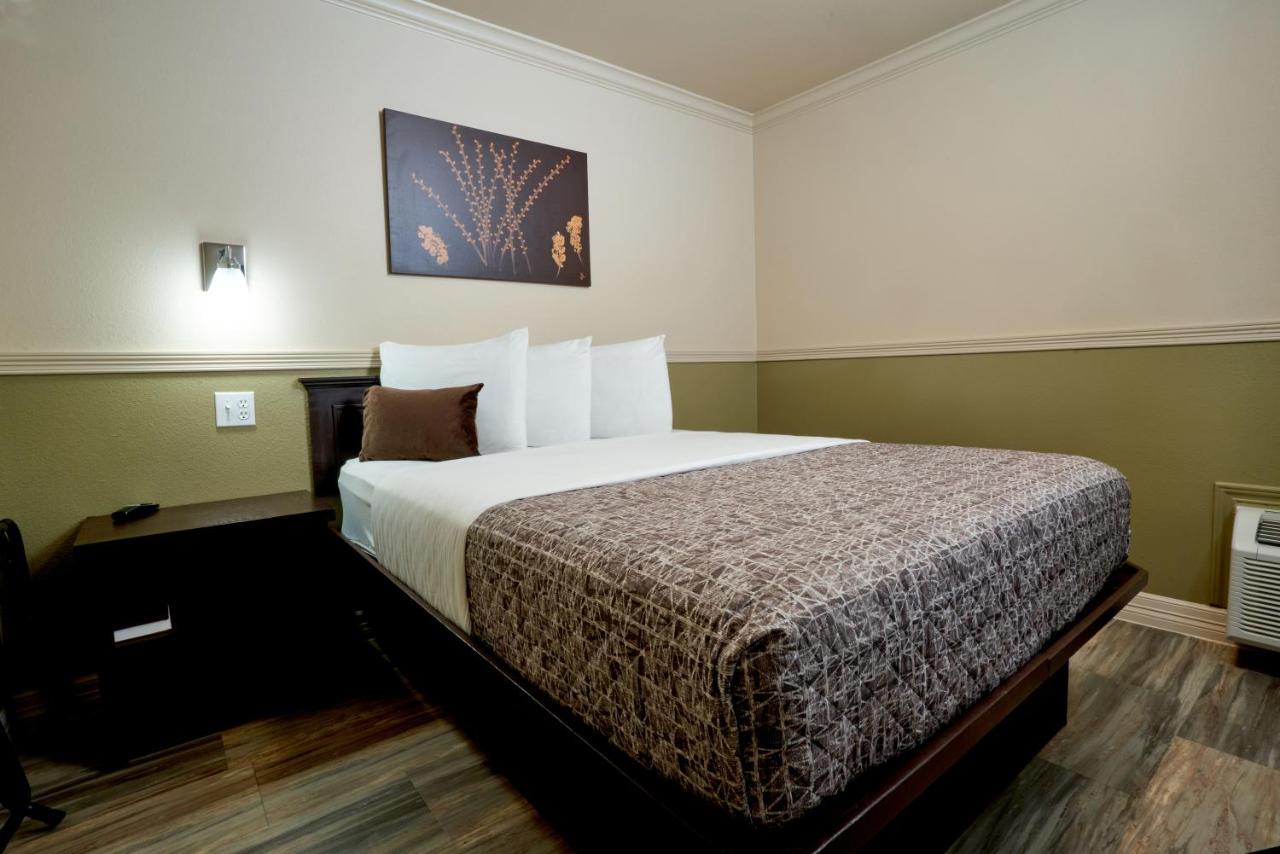 Family Garden Inn & Suites — photo 17