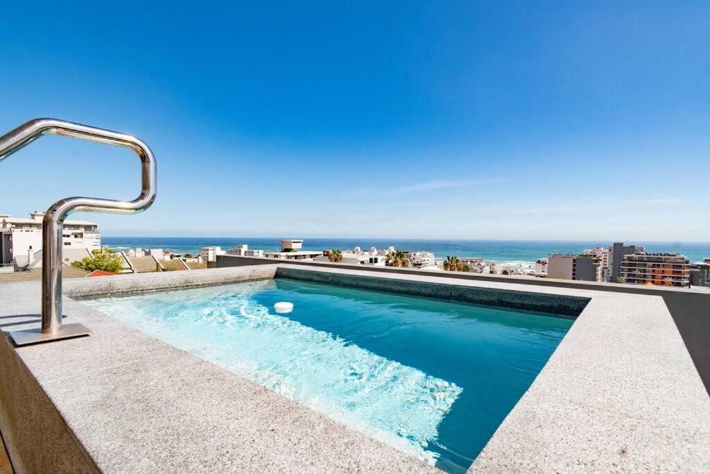 Luxury Studio with Ocean Views and Rooftop Pool - 4