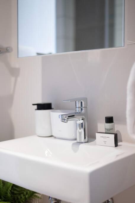 Luxury Studio with Ocean Views and Rooftop Pool - 3