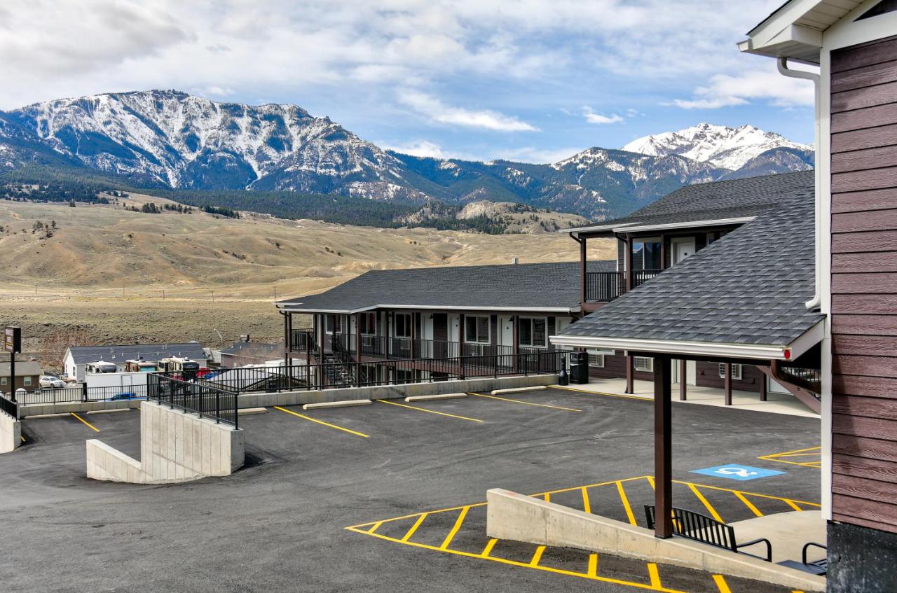 Roosevelt Hotel & Cabins - Yellowstone — photo 23