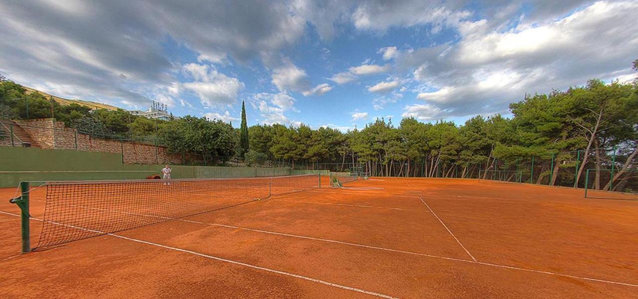 Tennis court: Hotel Medena