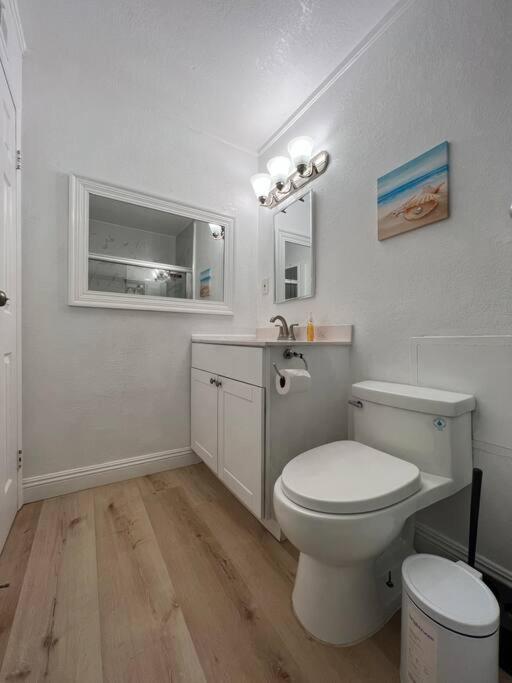 Modern 3 King Beds, Beautiful Large Backyard, WFH, Long Stays, Waterfall, WI-FI, FWY, 25 mins to Beach - 3