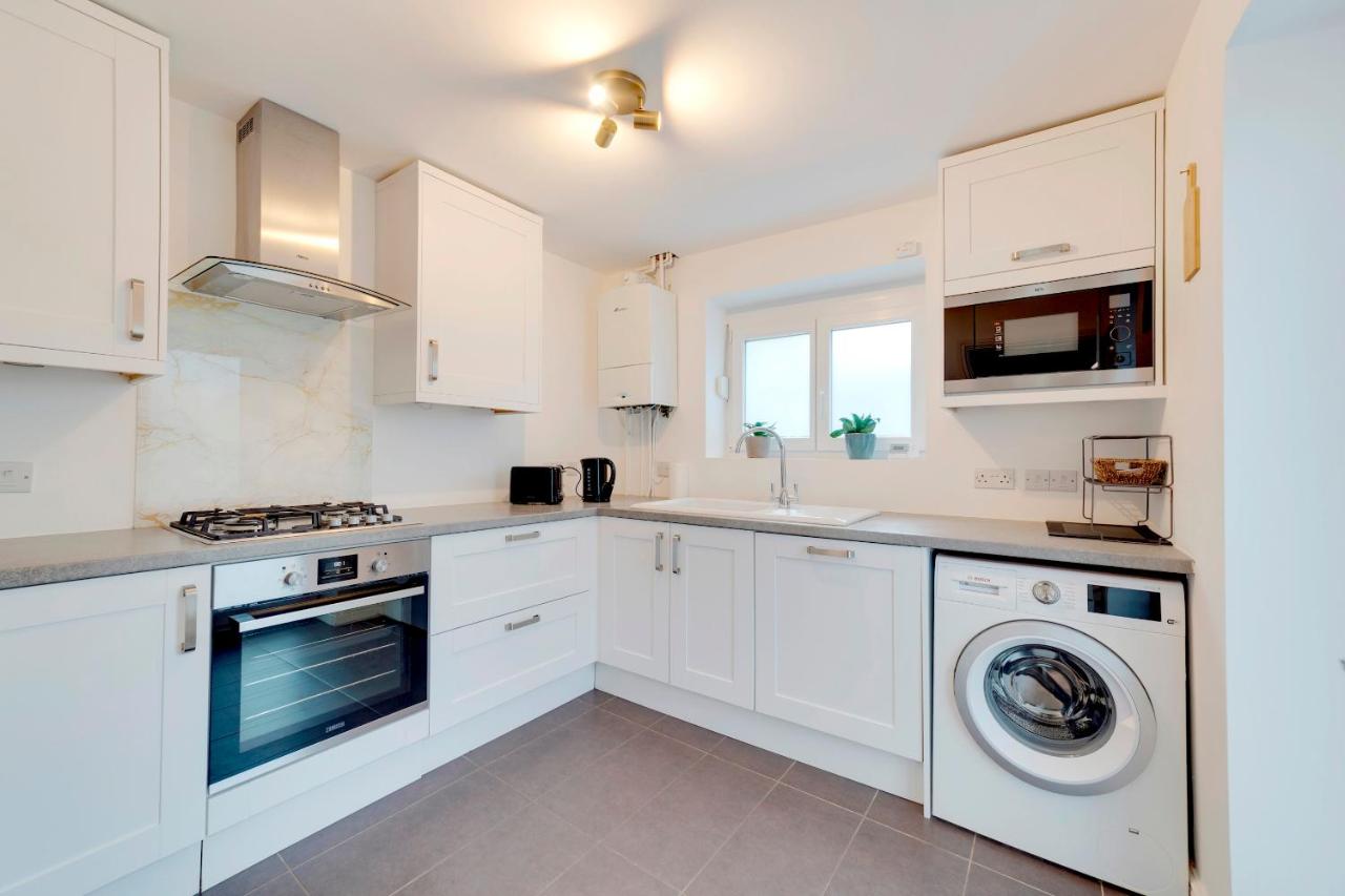 Pass the Keys Modern & Spacious 1 Bed Terrace with Free Parking - 4