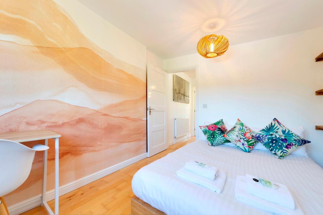 Pass the Keys Modern & Spacious 1 Bed Terrace with Free Parking - 2