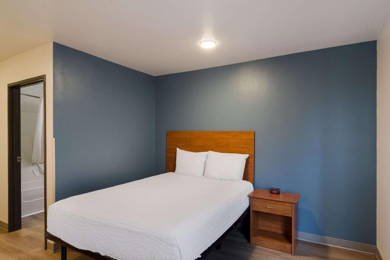 WoodSpring Suites Jacksonville I-295 East — photo 11