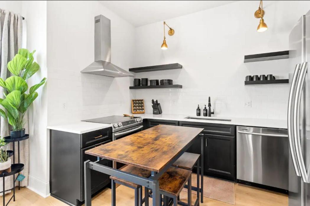 Condo Near Downtown Broadway & Stadium - Free Parking - 2