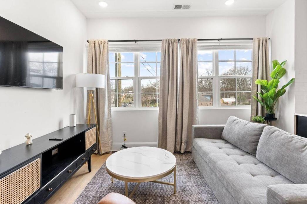 Condo Near Downtown Broadway & Stadium - Free Parking