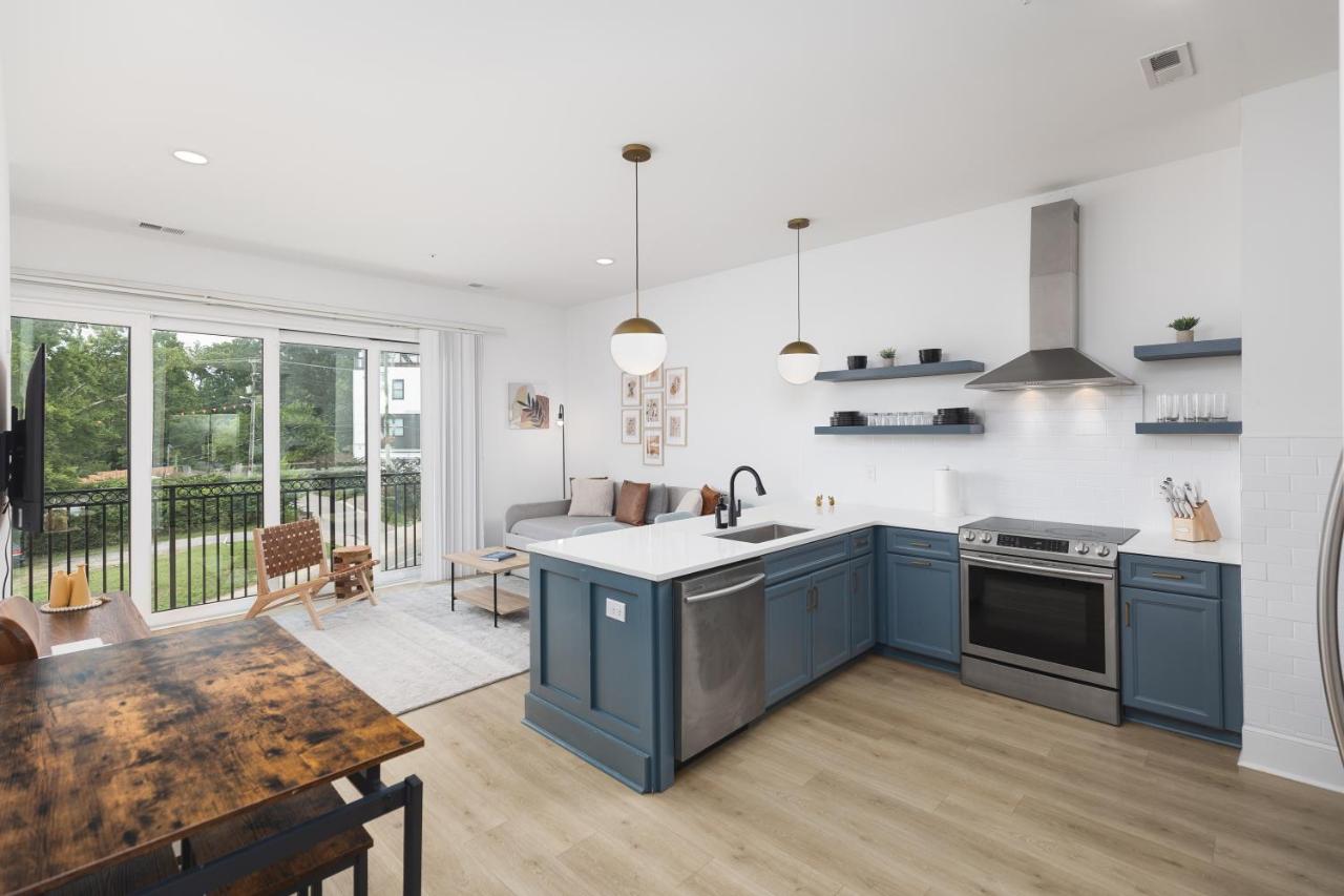 Stunning Spacious Condo near Restaurants & Coffee - 3