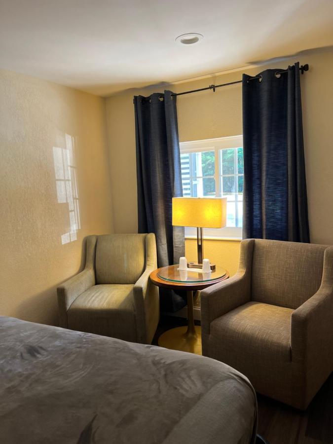 Greenwood Inn — photo 16
