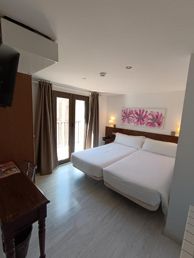 Aston Hotel photo