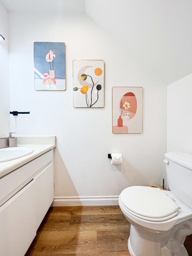 Comfy 2-bedroom home in Hollywood - 3