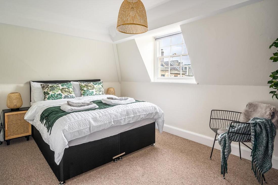 Beautiful Character 3 Bed City Centre Apartment - 5