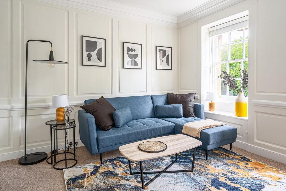 Stunning 3 Bedroom Period City Centre Apartment - 3