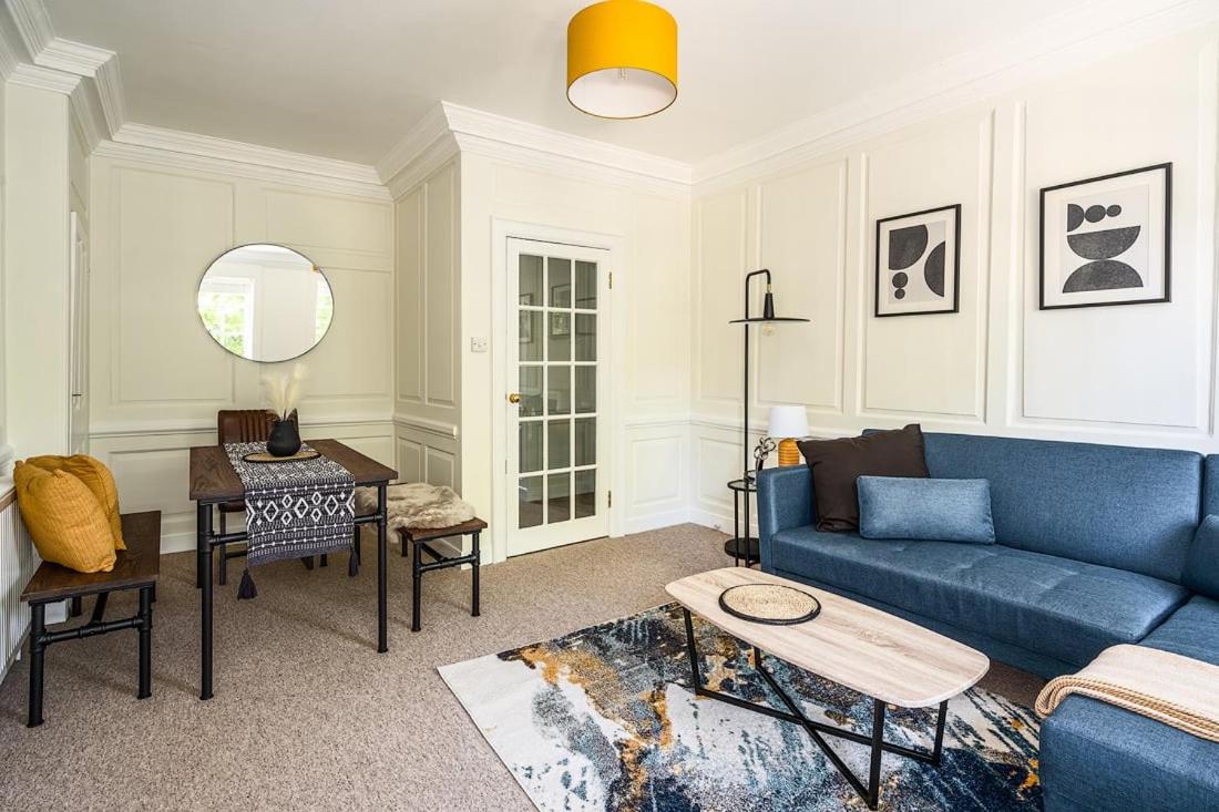 Stunning 3 Bedroom Period City Centre Apartment - 5