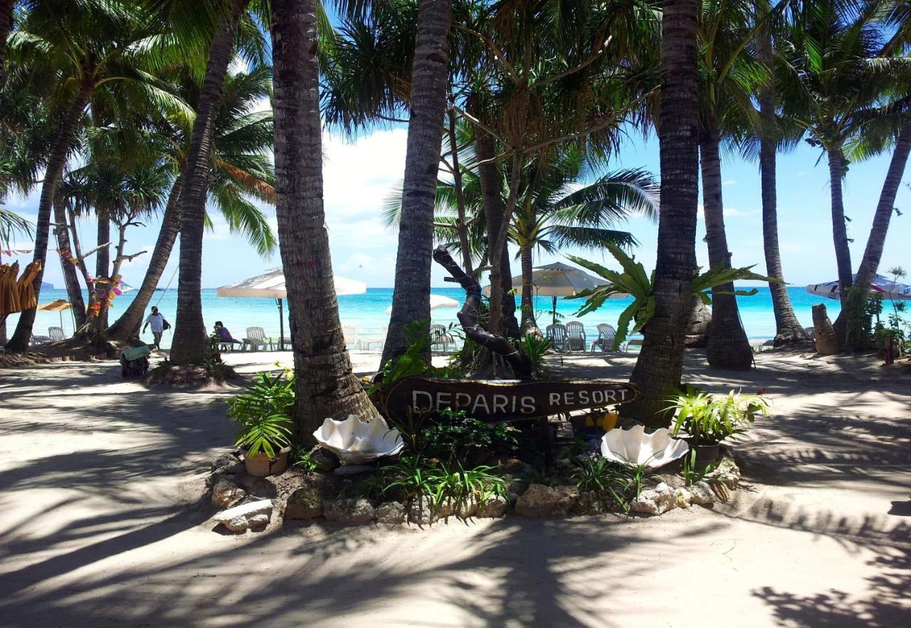 Beach: Deparis Beach Resort
