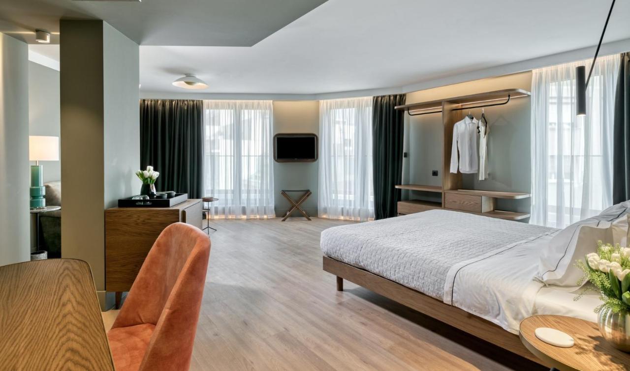 Bob W Athens Eolou - 3