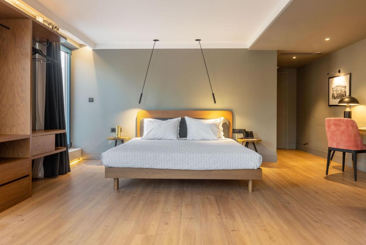 Bob W Athens Eolou - 2