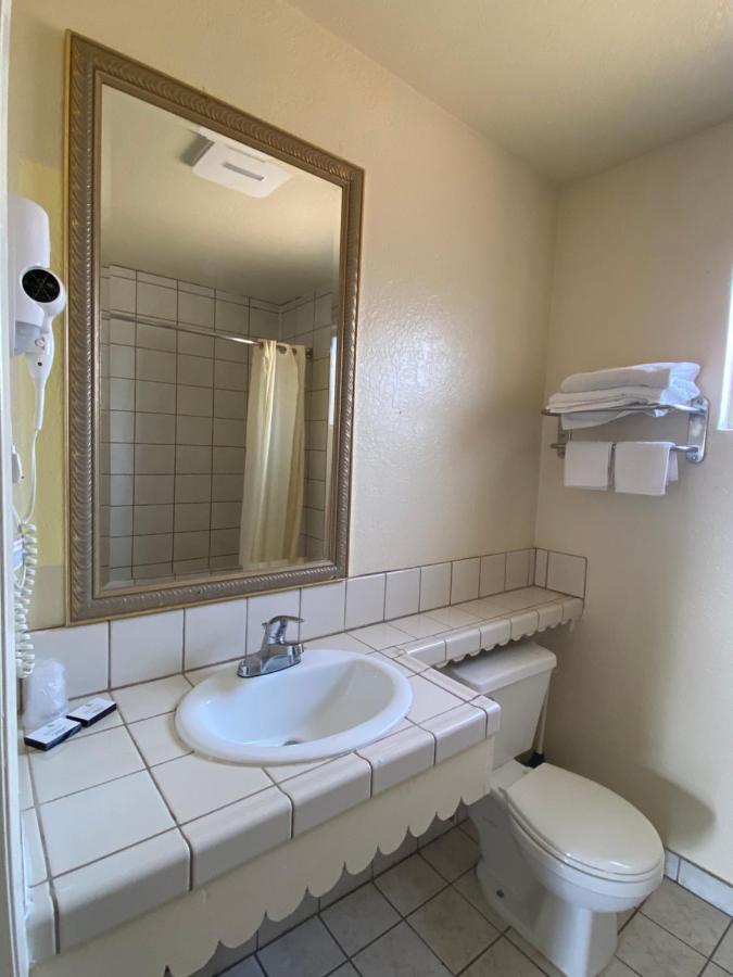 Holiday Motel — photo 10