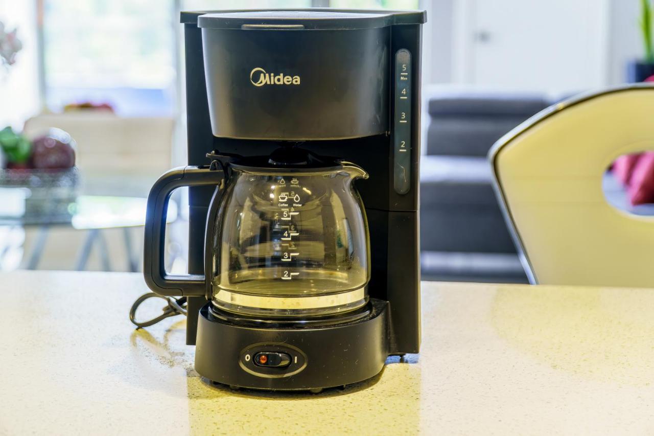 Luxury Kingston Apt - Pool & free parking 20 south - 5