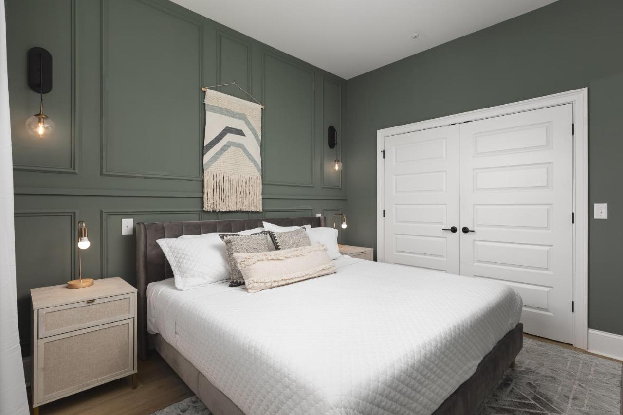 Chic and Cozy Designer Condo 3 Miles to Downtown - 3