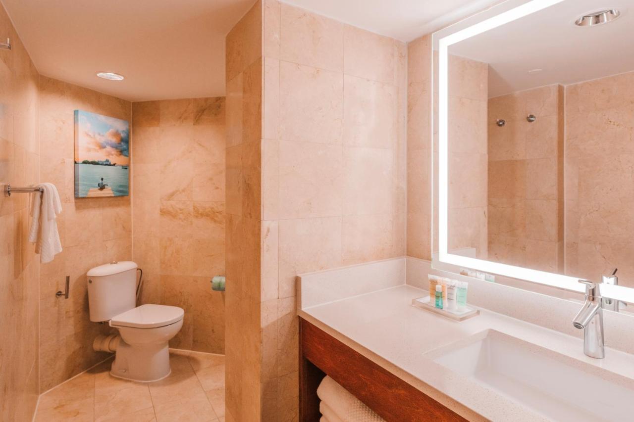 Hilton Aruba Caribbean Resort & Casino photo