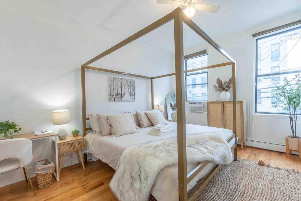 25 Percent OFF Spring Special Book Cozy King Bed Now! - 2