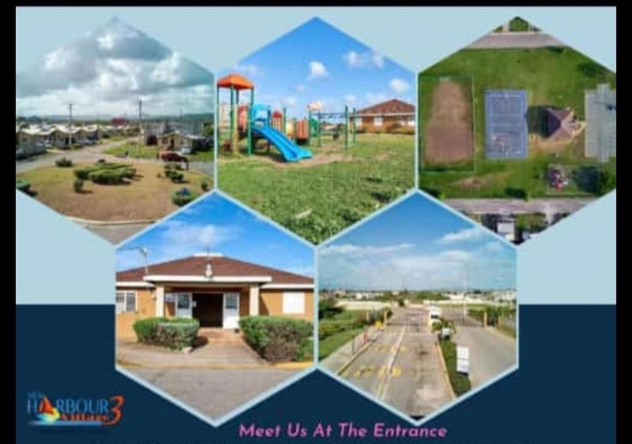 1-Bed House Sleeps 2 in Secure Community - 4