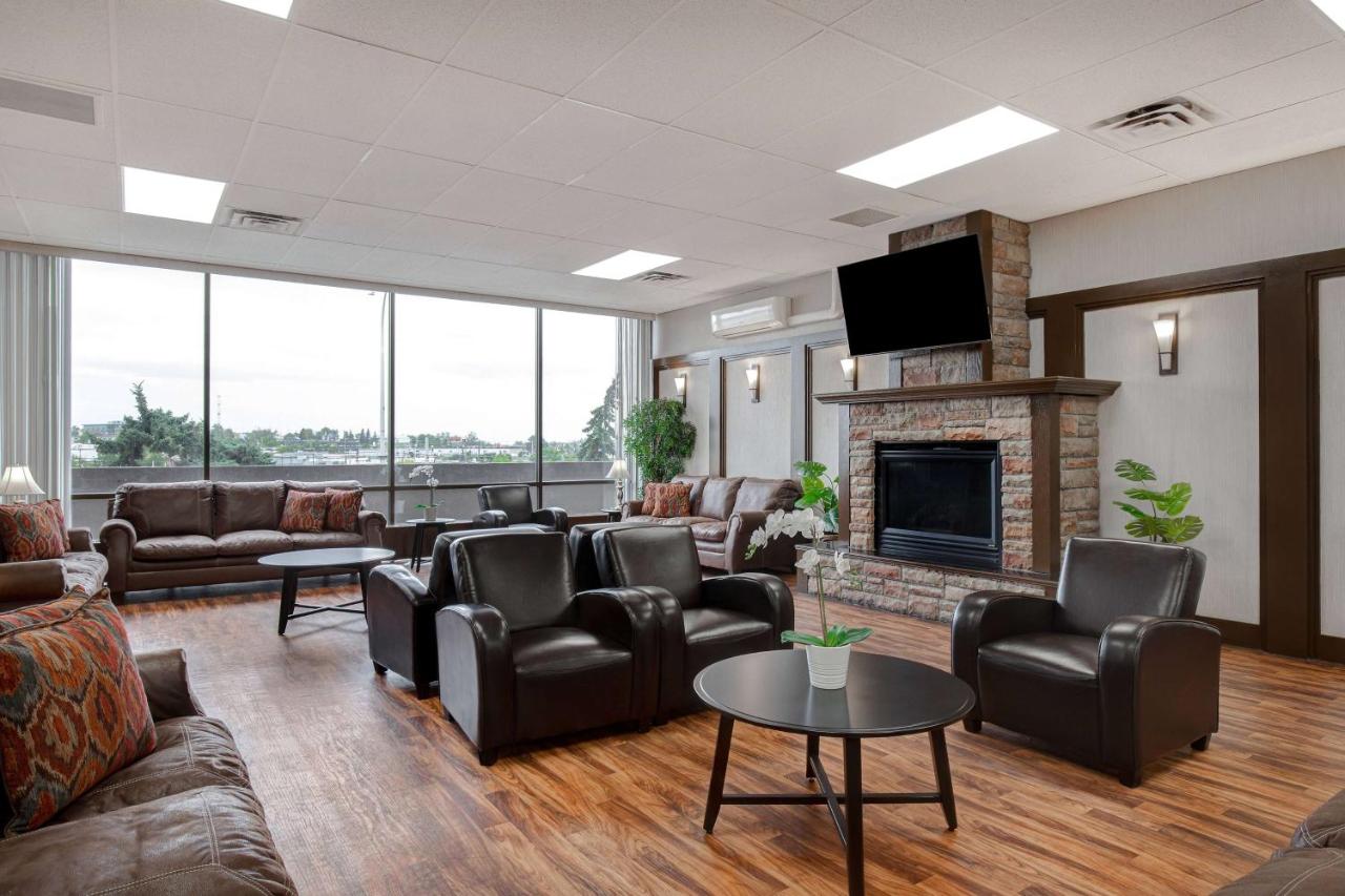 Days Inn by Wyndham Calgary South photo