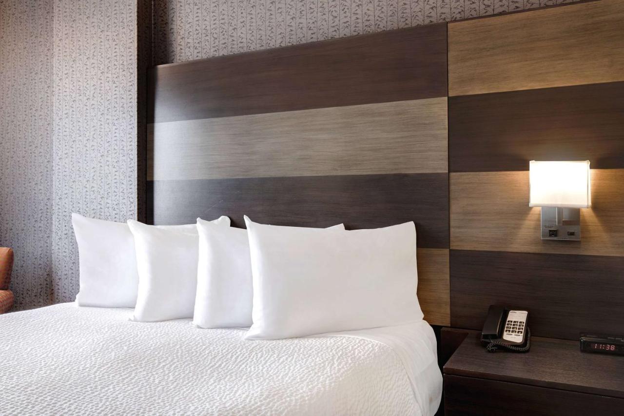 Days Inn by Wyndham Calgary South photo