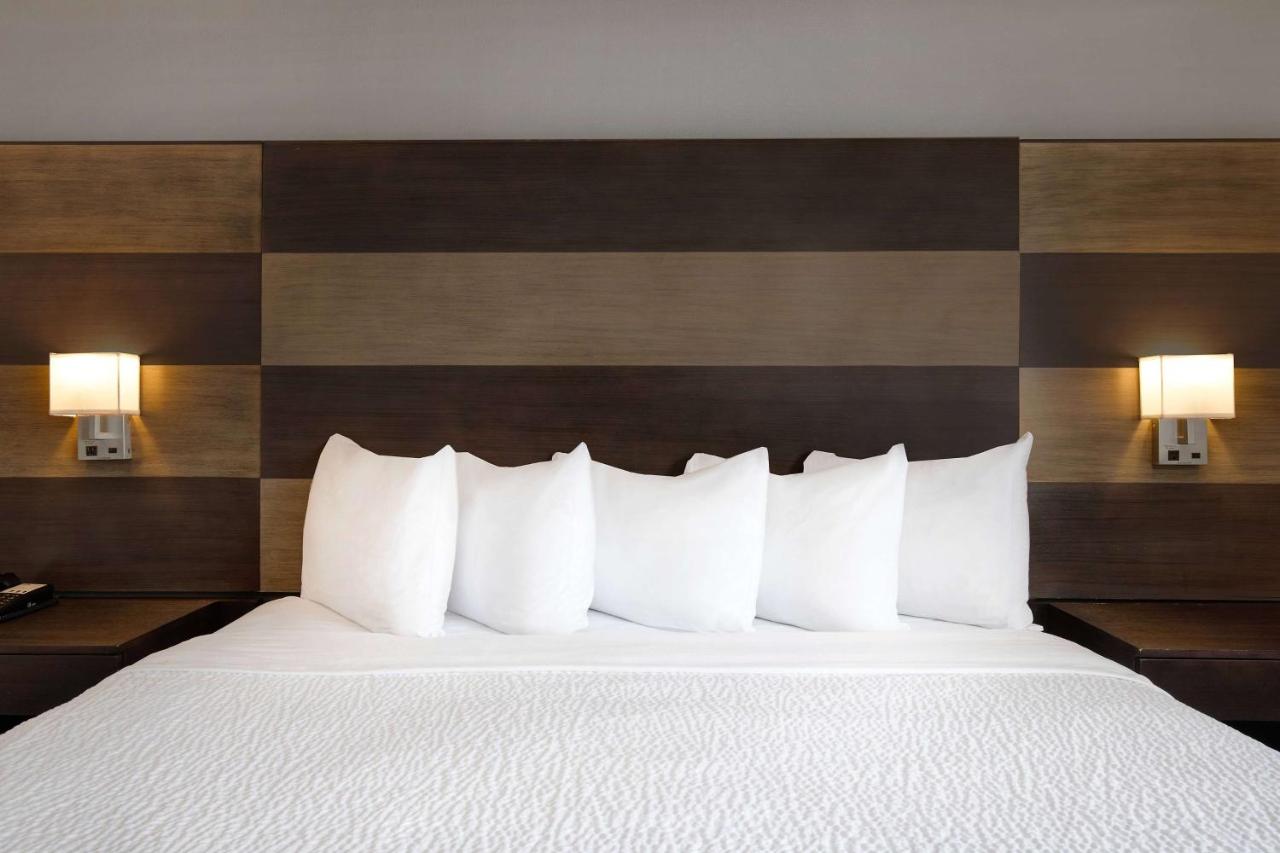 Days Inn by Wyndham Calgary South photo