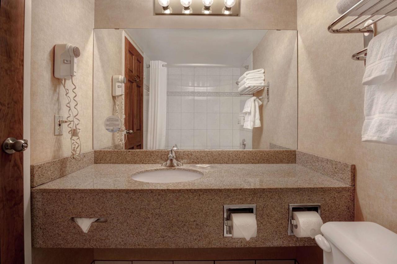 Days Inn by Wyndham Calgary South photo