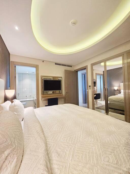 Luxury Paramount Hotel Apt D111 - 2