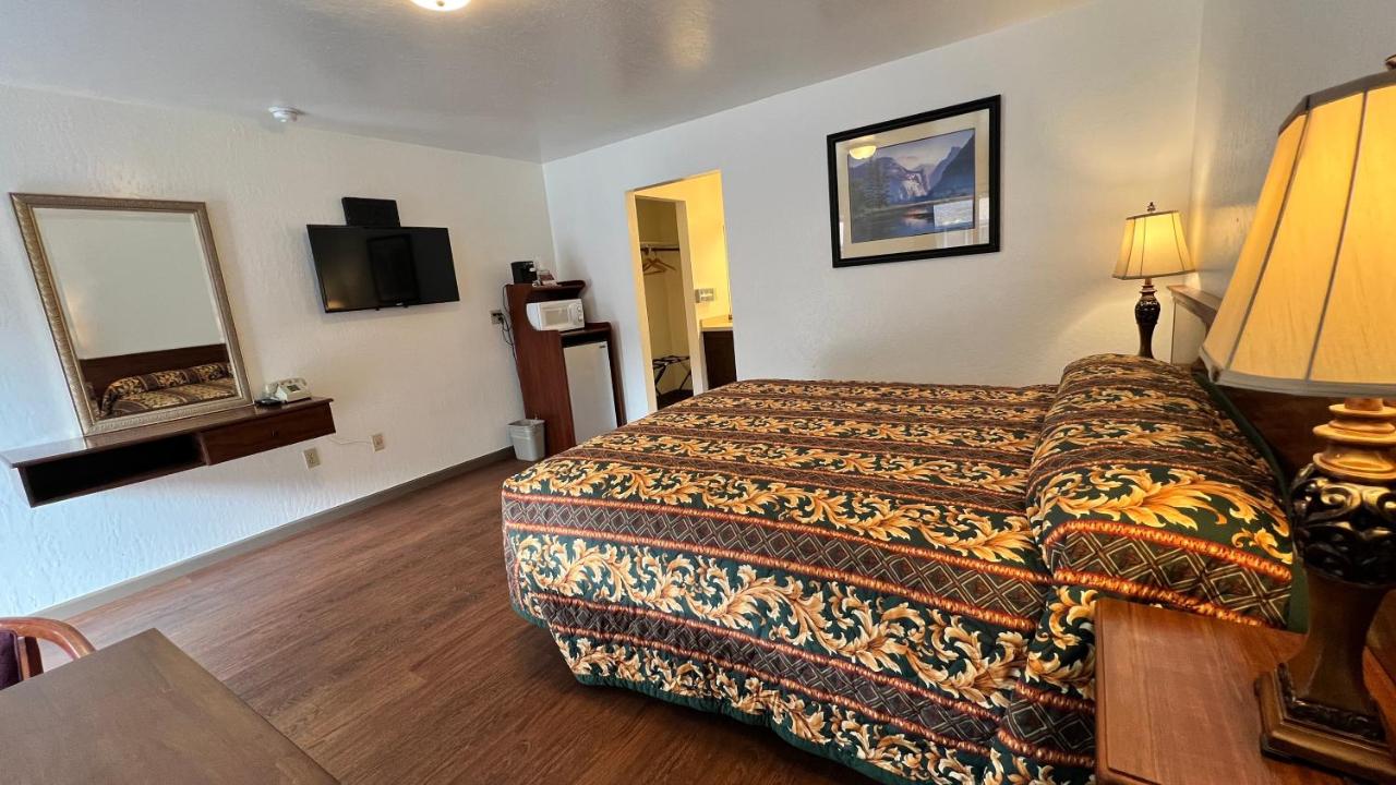 Pine Cone Motel — photo 18
