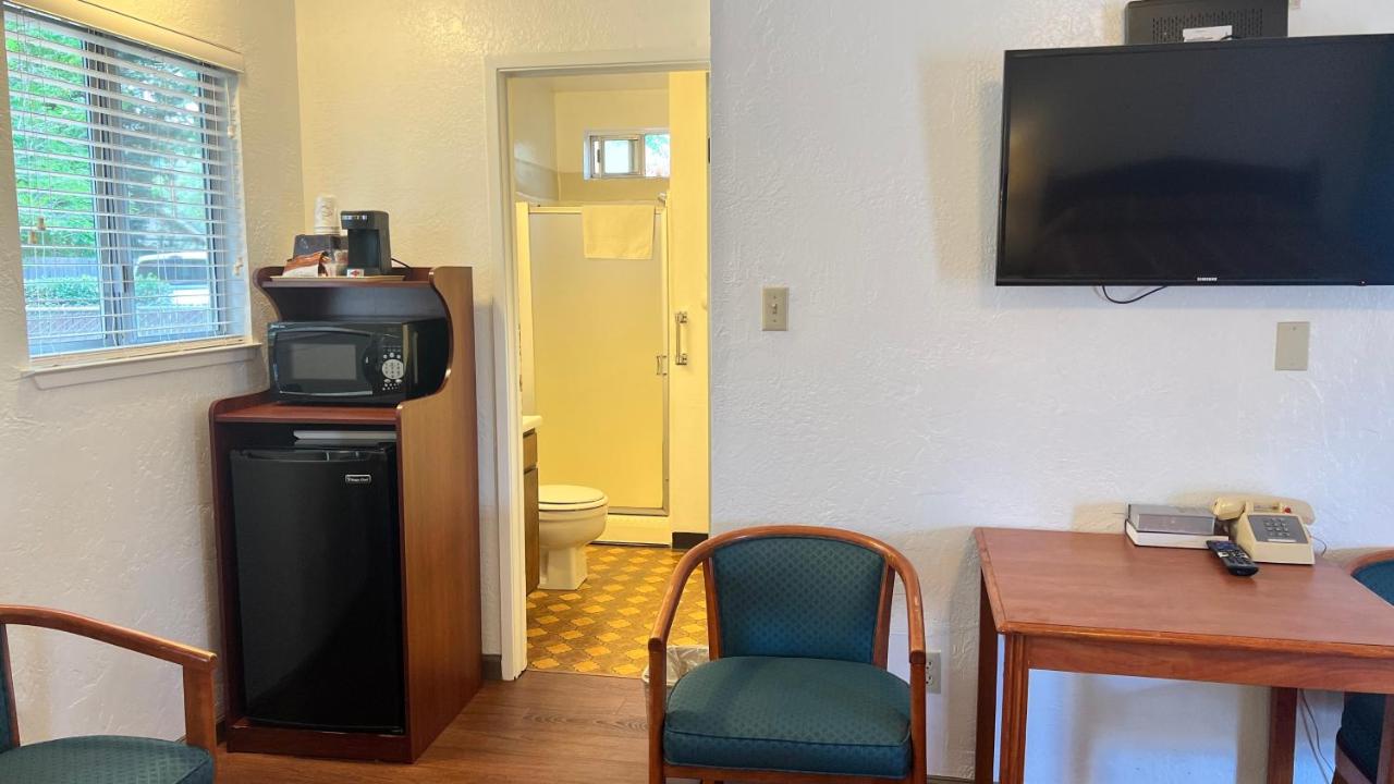 Pine Cone Motel — photo 12