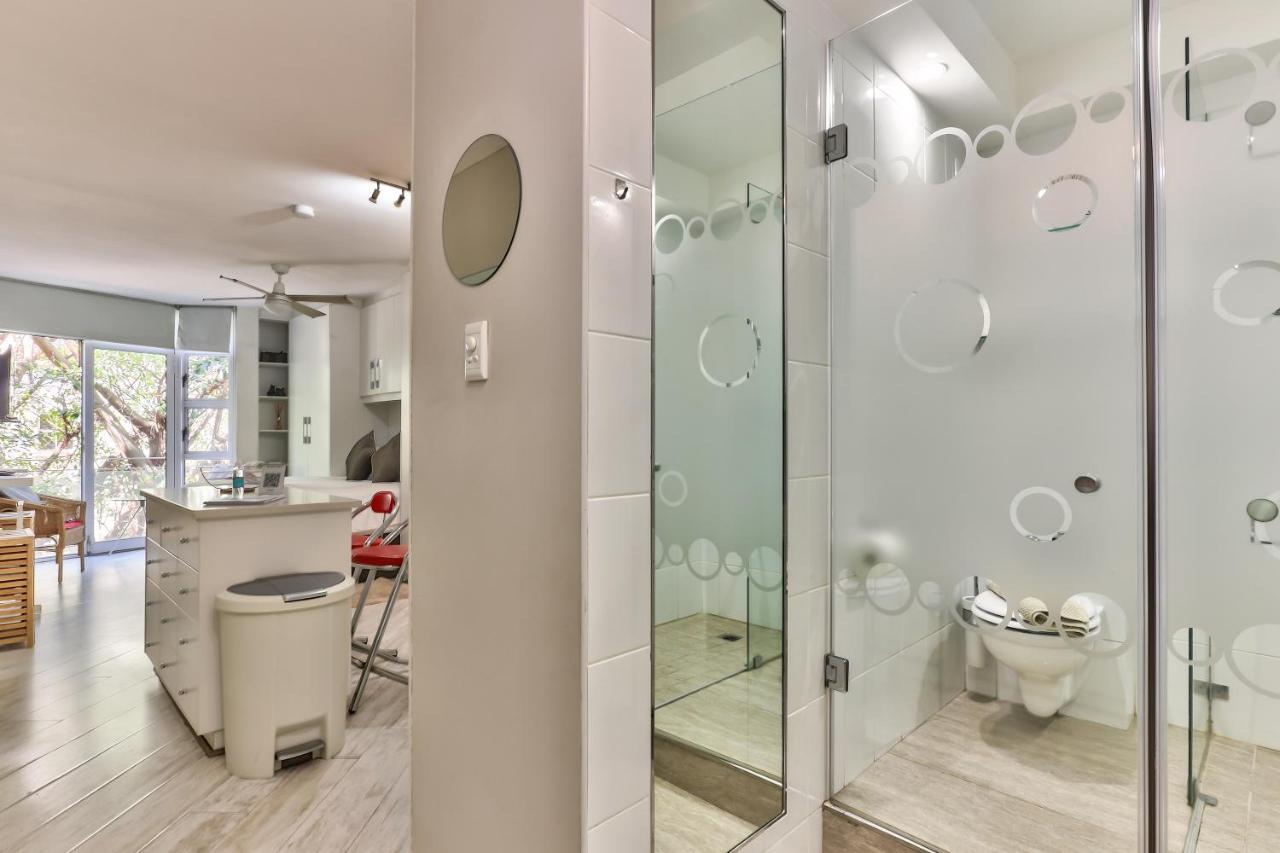 Studio on the Square - 5