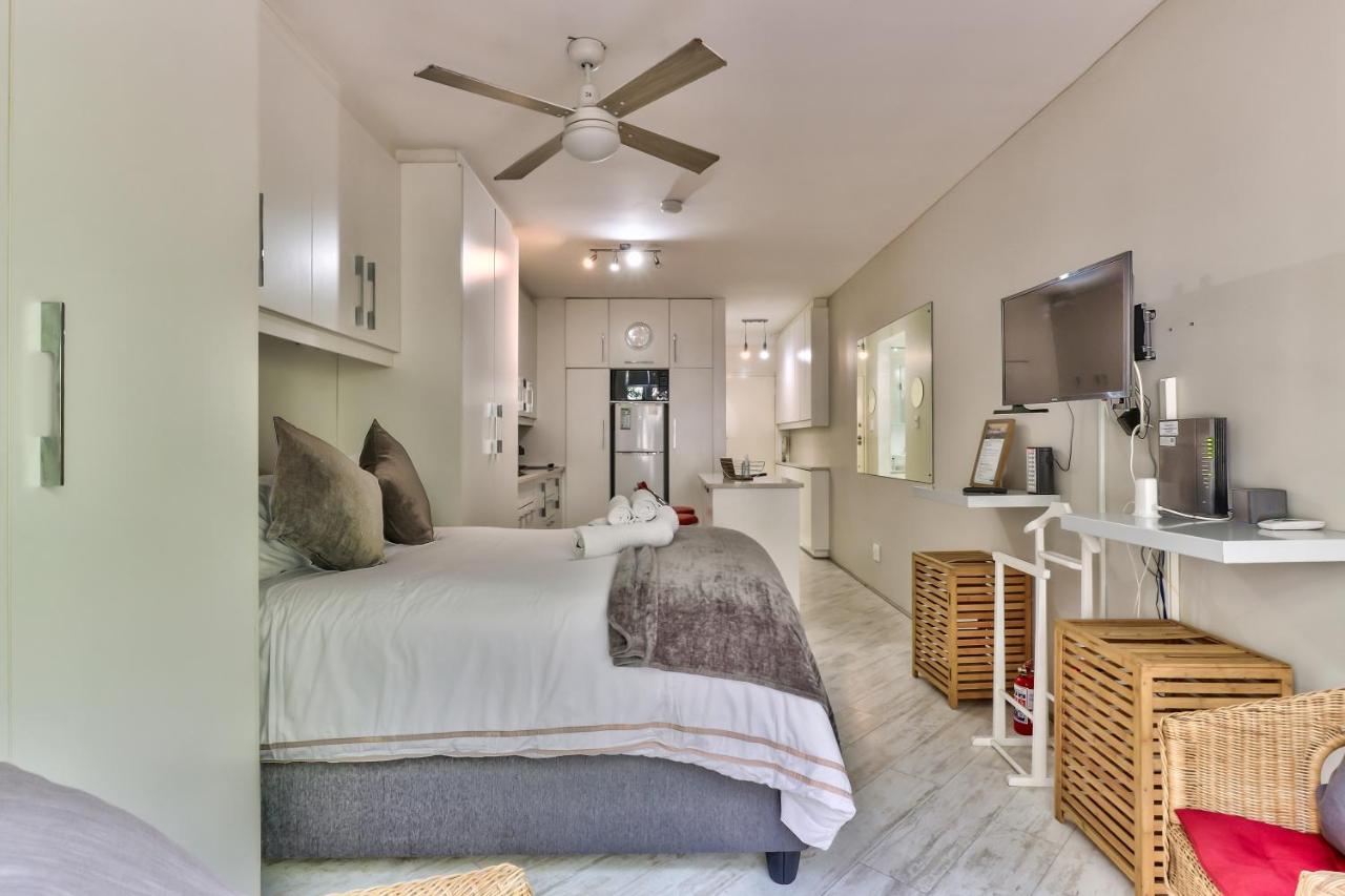 Studio on the Square - 3