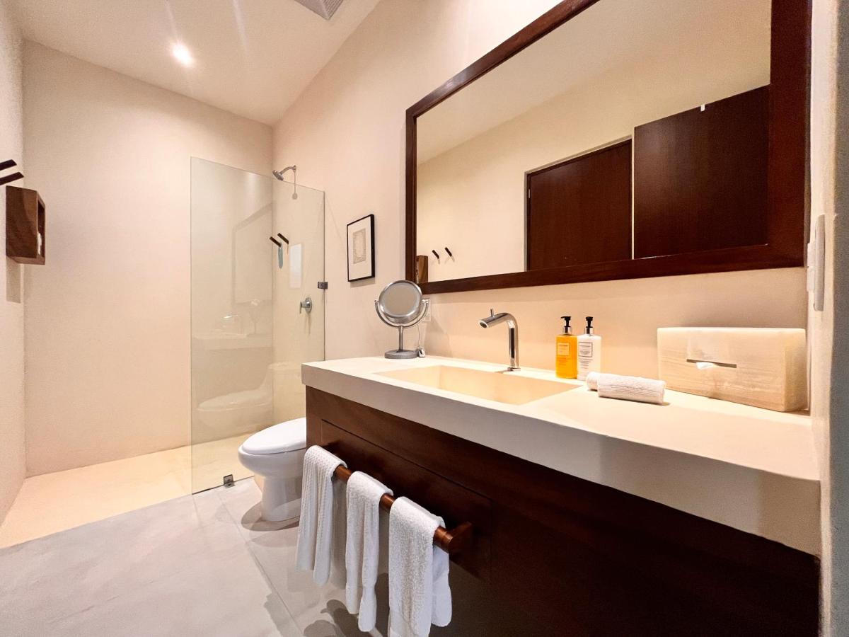 Marea Beachfront Villas photo