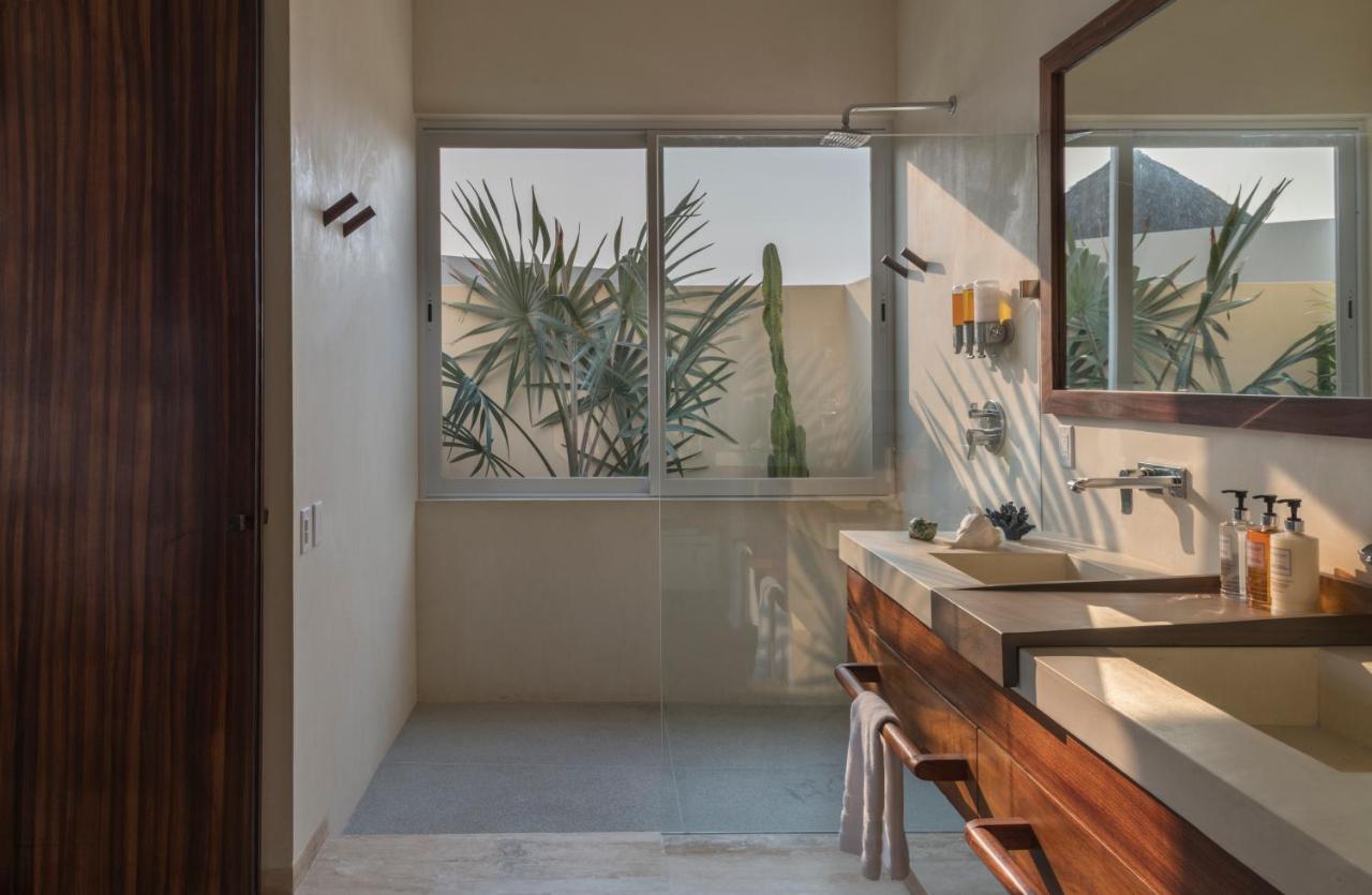Marea Beachfront Villas photo