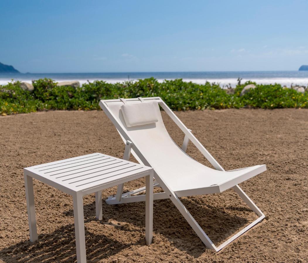 Marea Beachfront Villas photo