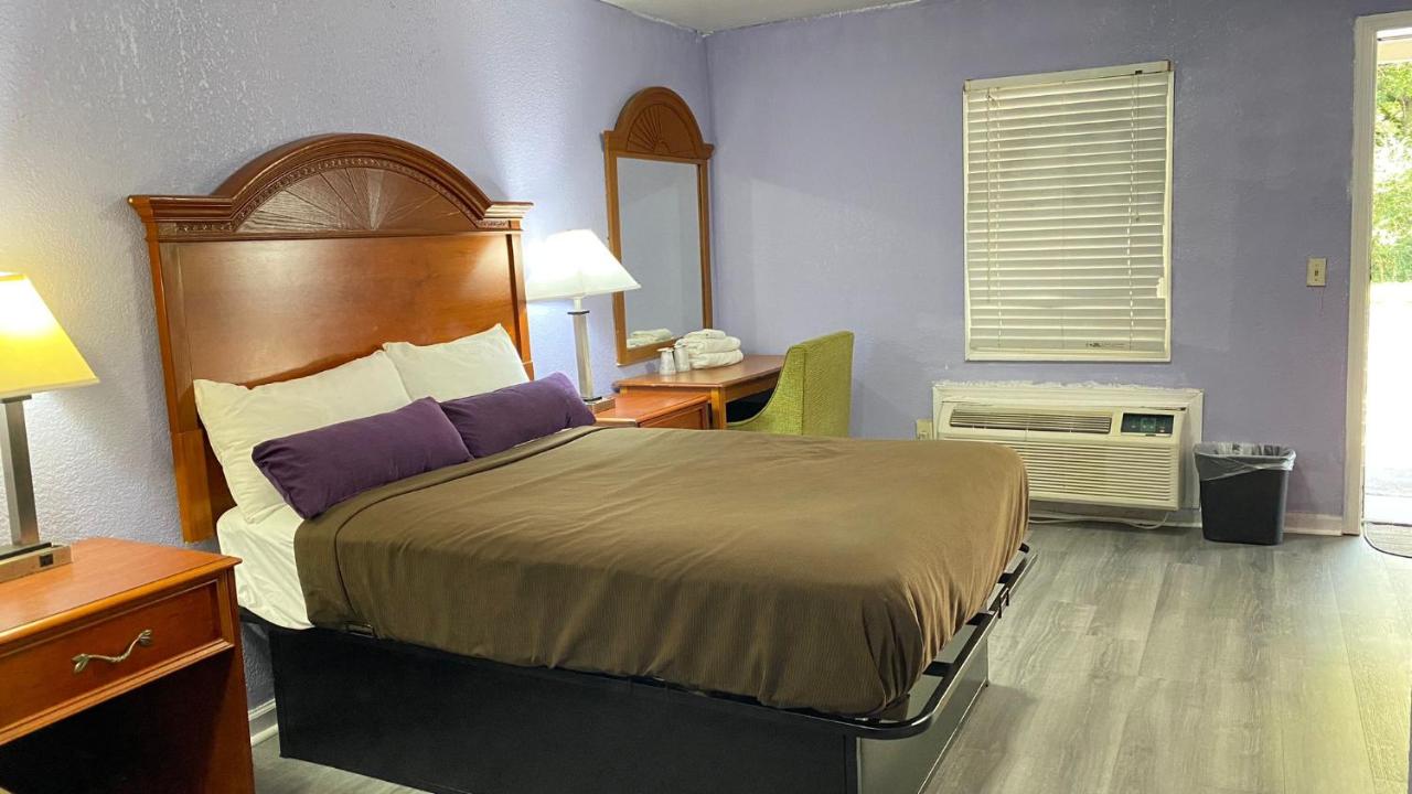 Budget Inn Express — photo 16