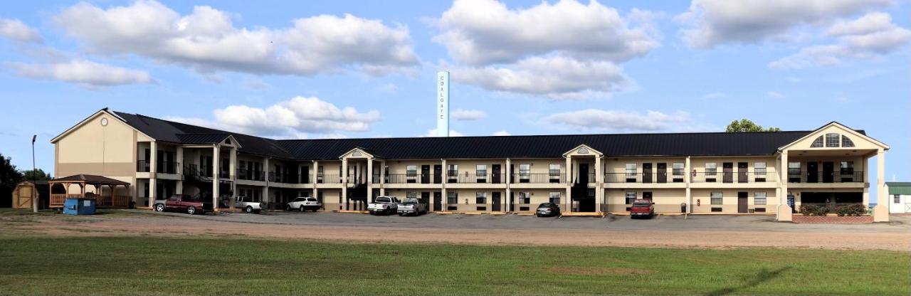 HiWay Inn Express Hotel & Suites — photo 1