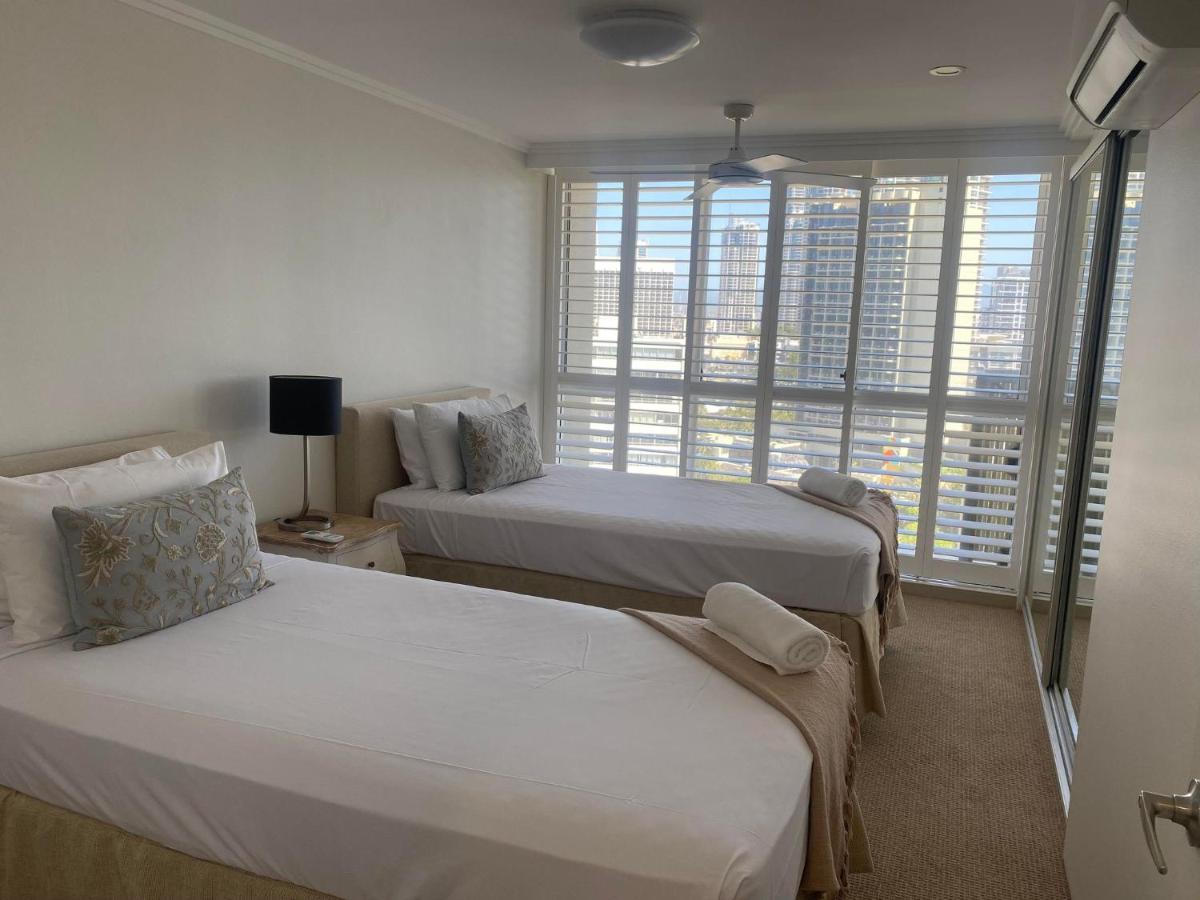 Hi Surf Beachfront Resort Apartments photo