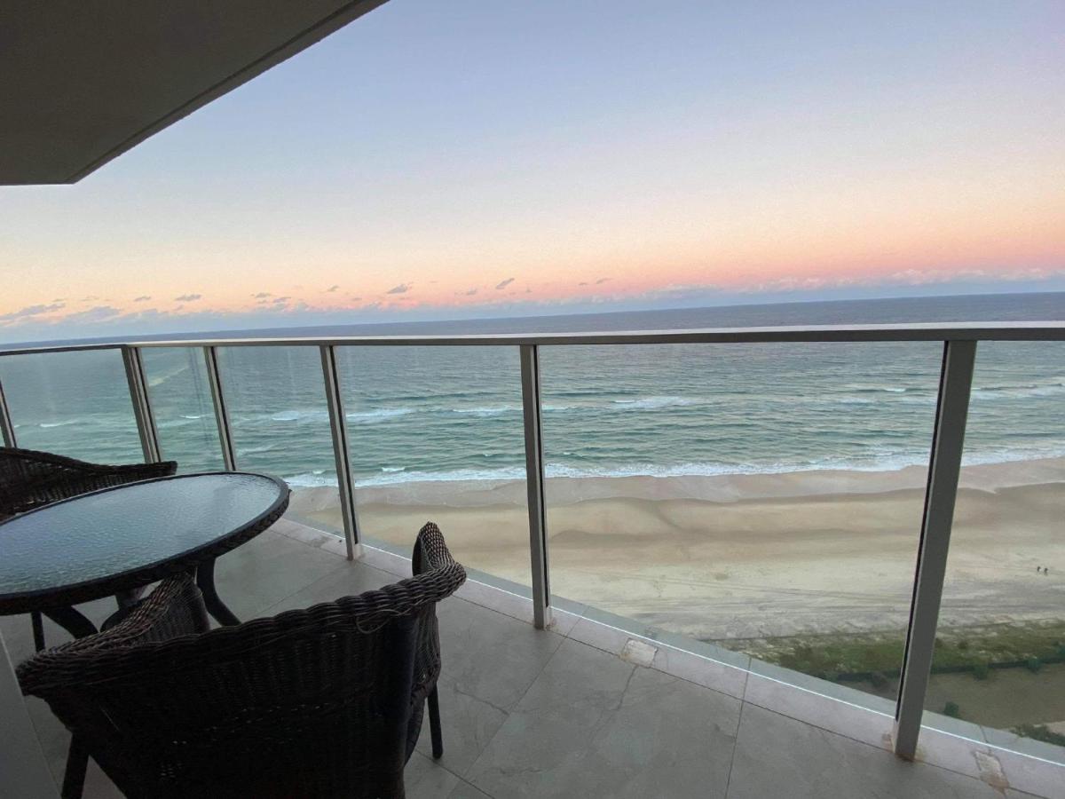 Hi Surf Beachfront Resort Apartments photo