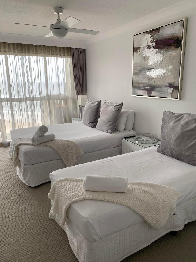 Hi Surf Beachfront Resort Apartments photo